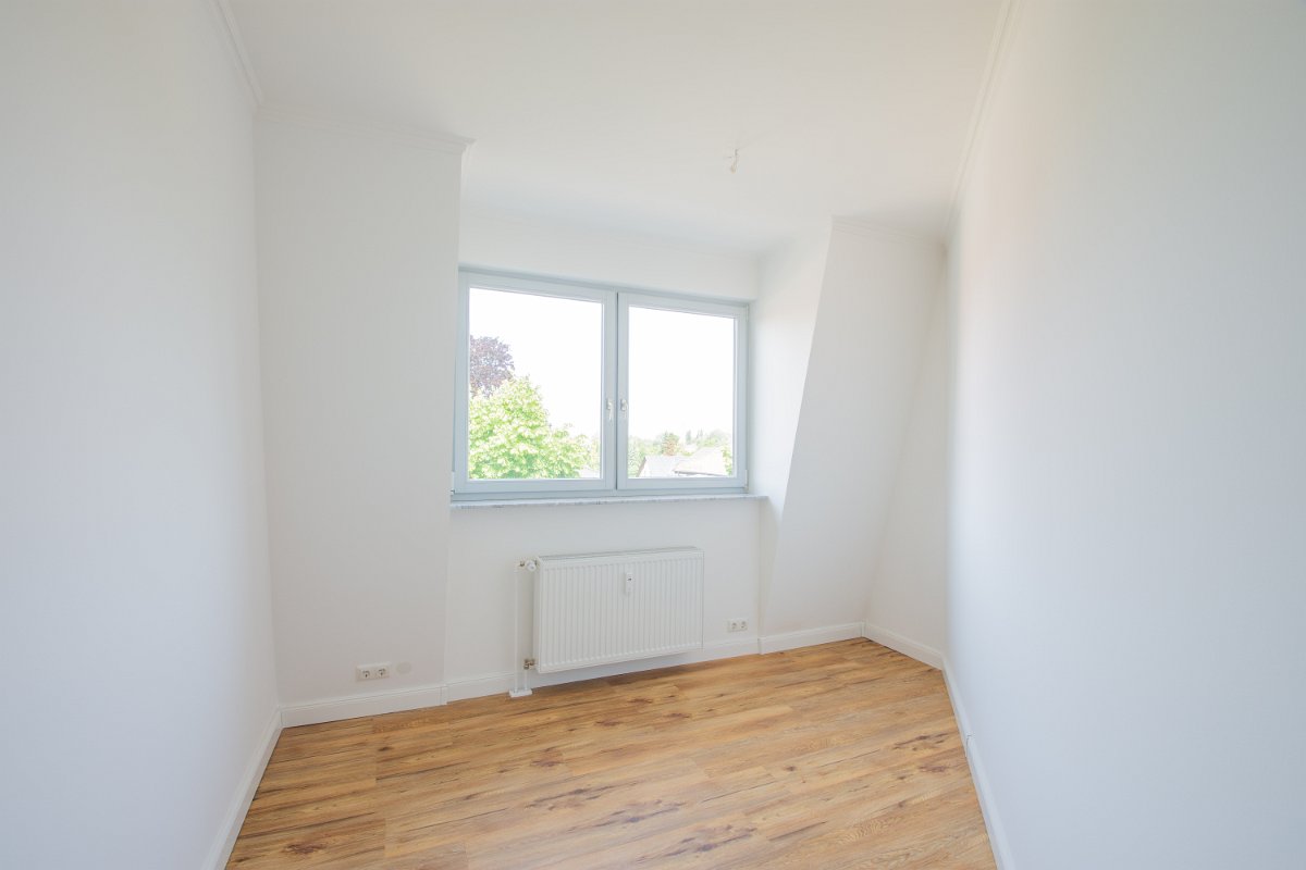PROVISIONSFREI | Exklusive 5-Raum-Dachgeschosswohnung mit Parkblick, Balkon, Aufzug & TG-Stellplatz