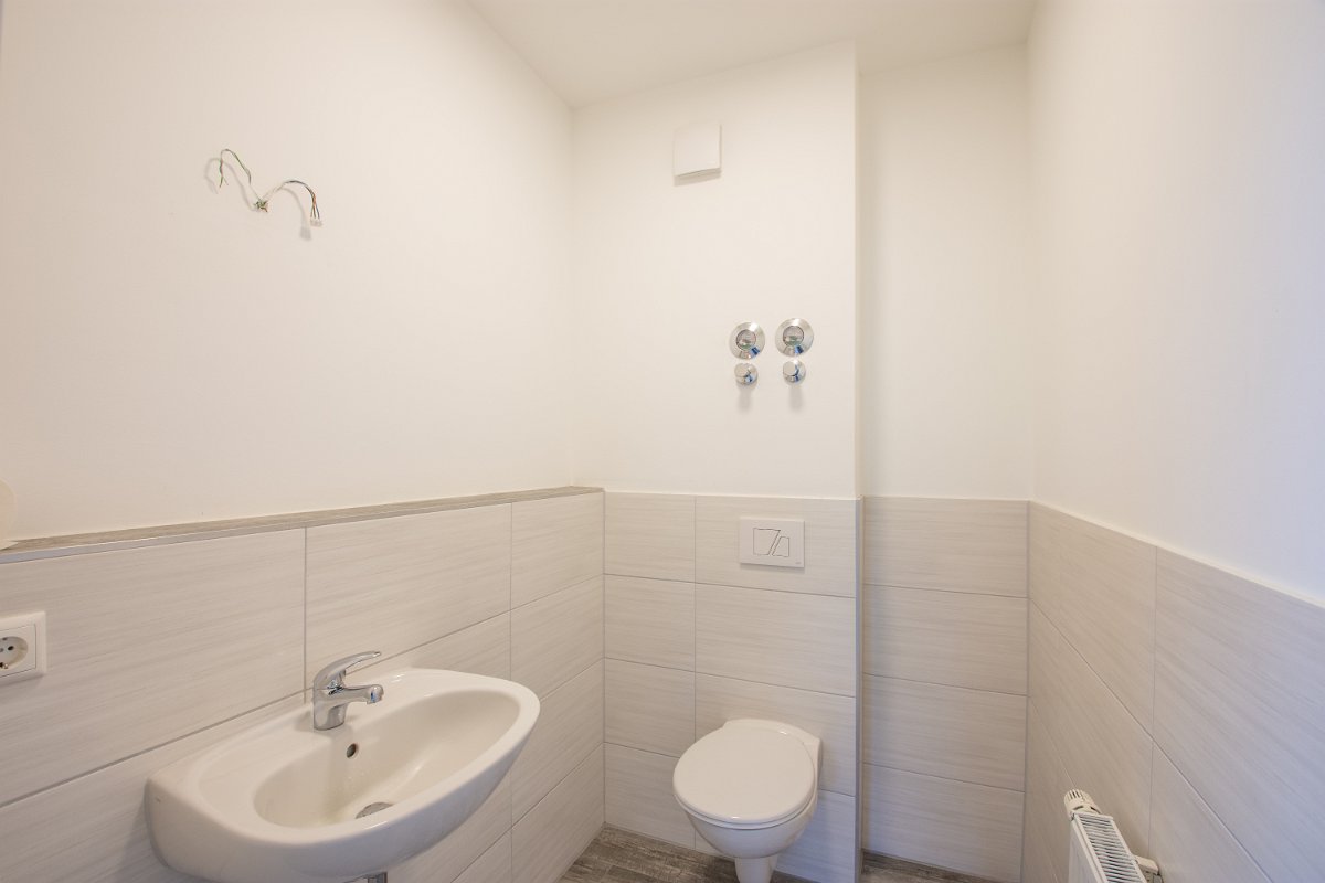 PROVISIONSFREI | Exklusive 5-Raum-Dachgeschosswohnung mit Parkblick, Balkon, Aufzug & TG-Stellplatz