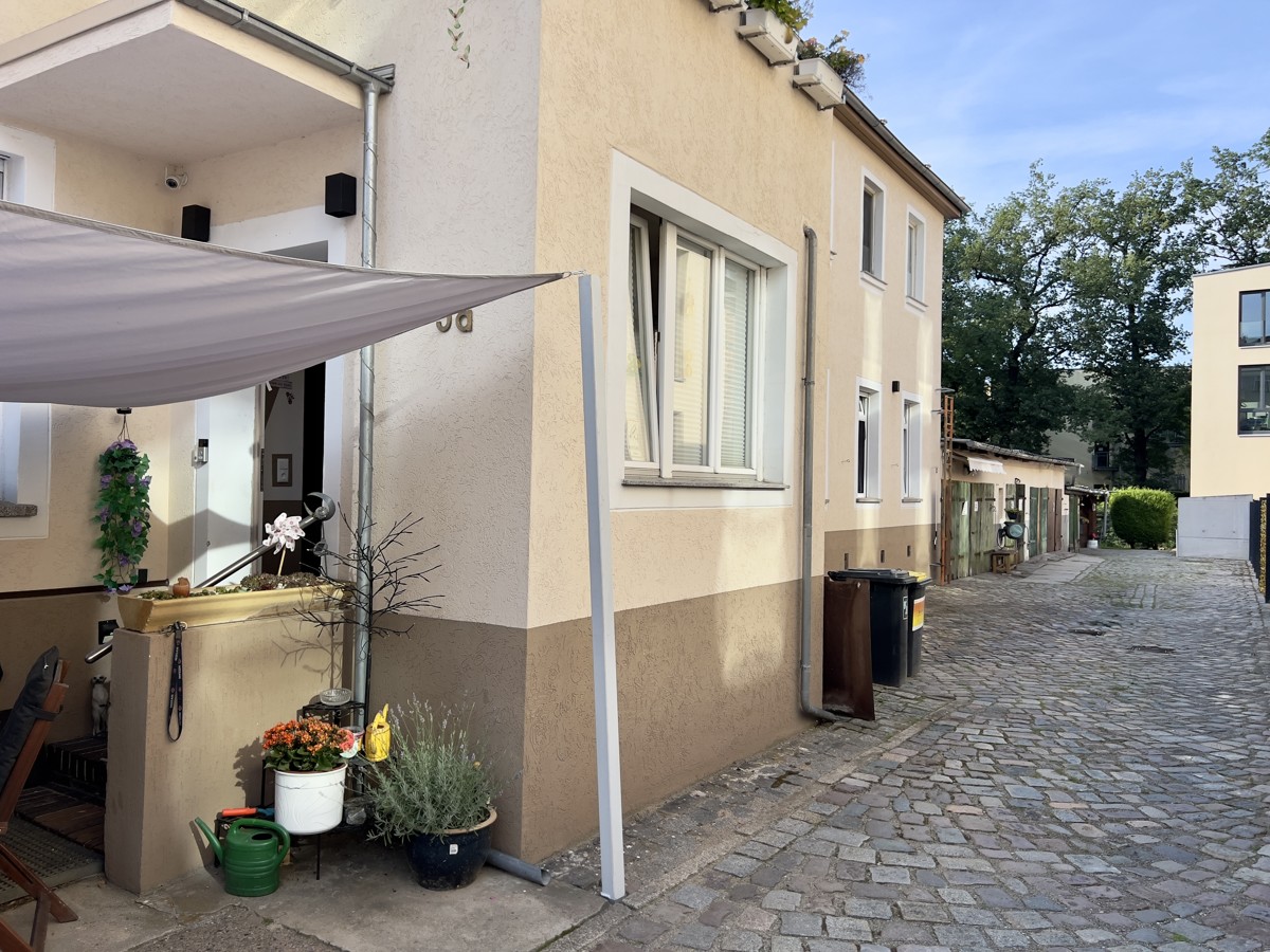 Viel Platz in Berlin-Weißensee – Ein-/Zweifamilienhaus mit großem Grundstück, Garagen