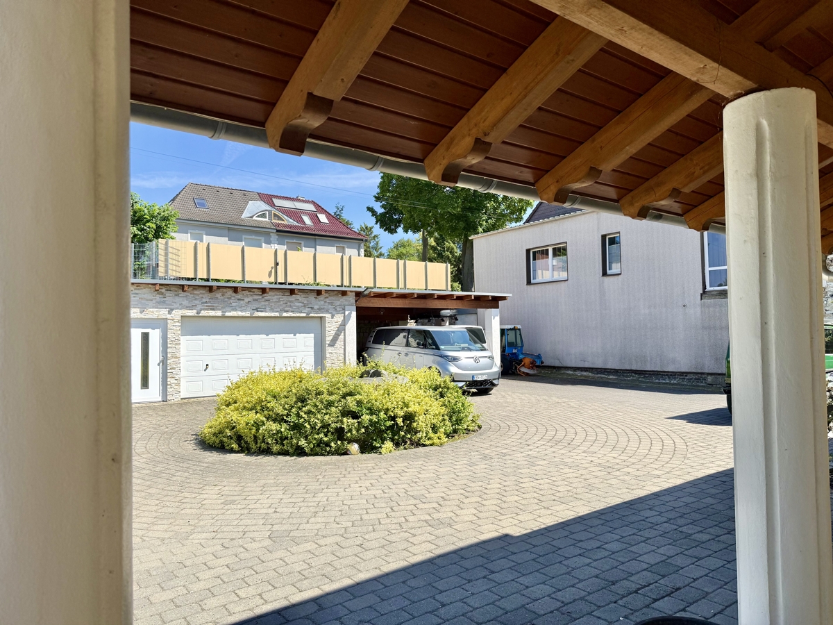 WASSERGRUNDSTÜCK – Einfamilienhaus mit Pool inkl. Baugenehmigung für einen Bungalow