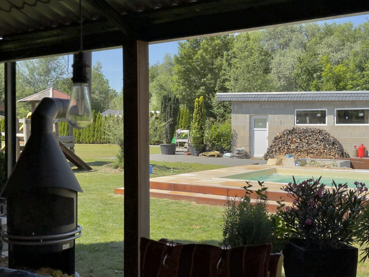 WASSERGRUNDSTÜCK – Einfamilienhaus mit Pool inkl. Baugenehmigung für einen Bungalow