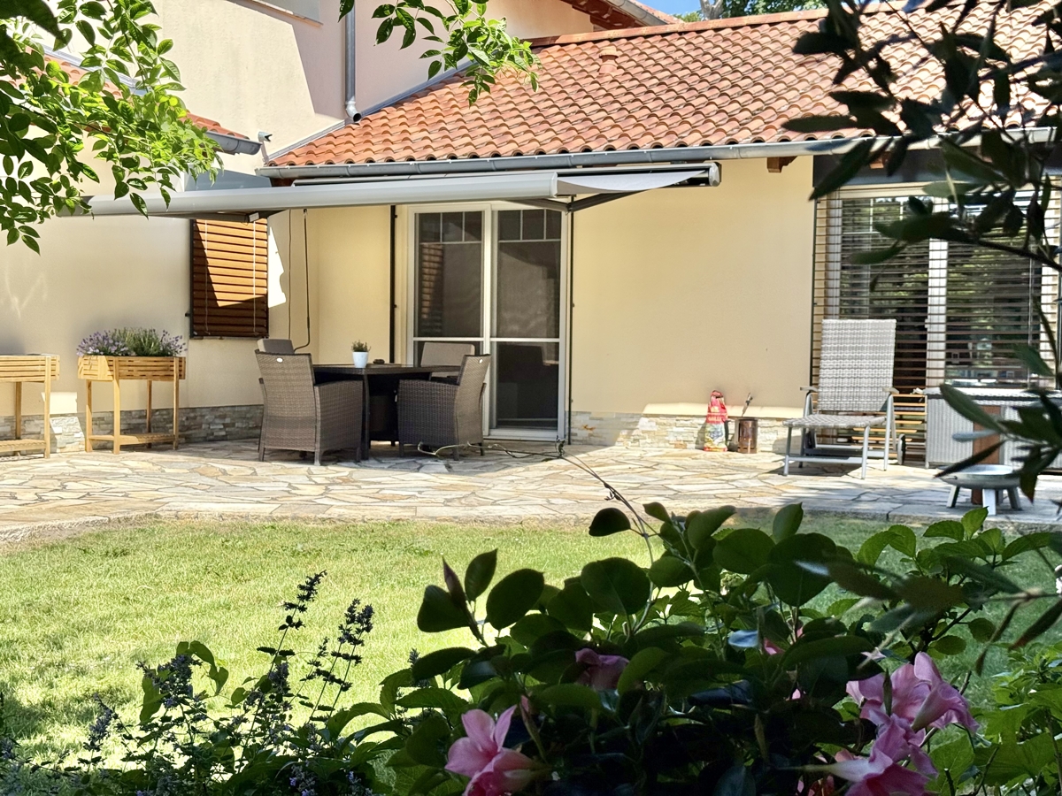 WASSERGRUNDSTÜCK – Einfamilienhaus mit Pool inkl. Baugenehmigung für einen Bungalow