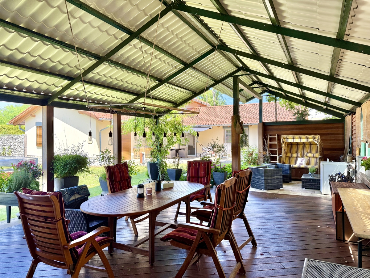WASSERGRUNDSTÜCK – Einfamilienhaus mit Pool inkl. Baugenehmigung für einen Bungalow