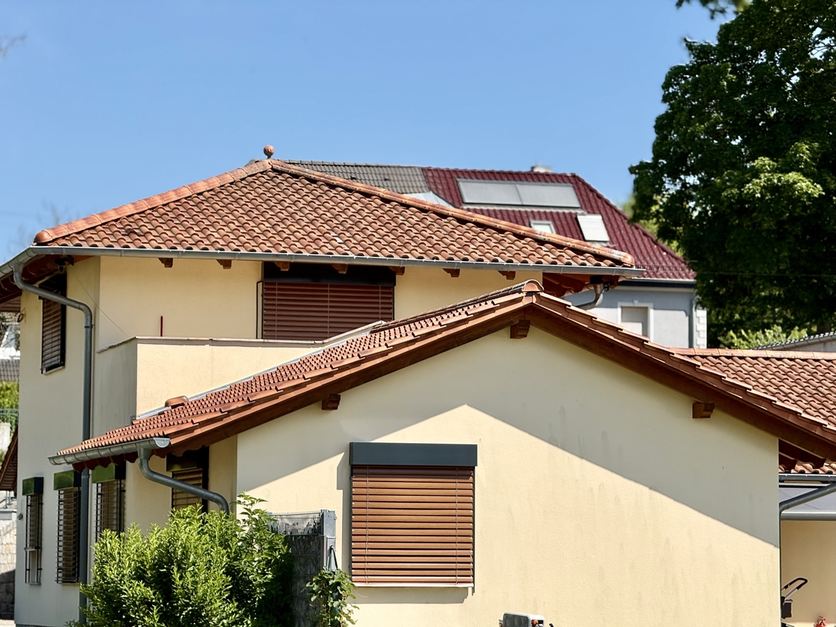 WASSERGRUNDSTÜCK – Einfamilienhaus mit Pool inkl. Baugenehmigung für einen Bungalow