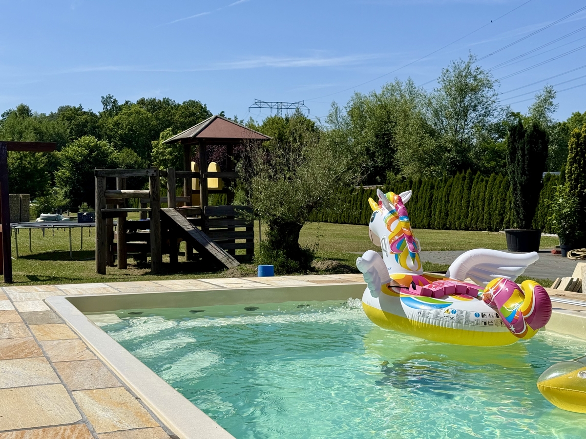 WASSERGRUNDSTÜCK – Einfamilienhaus mit Pool inkl. Baugenehmigung für einen Bungalow