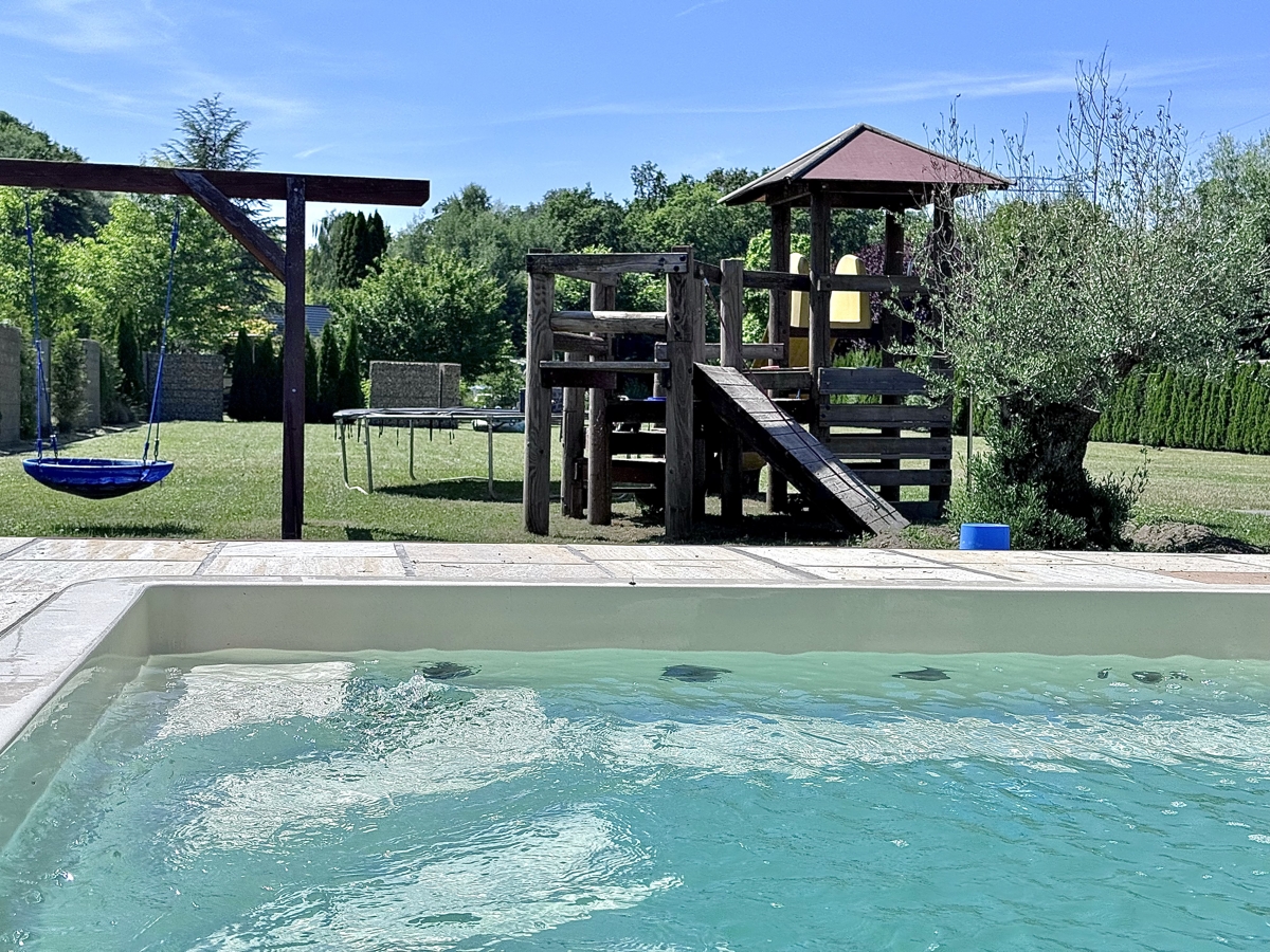 WASSERGRUNDSTÜCK – Einfamilienhaus mit Pool inkl. Baugenehmigung für einen Bungalow