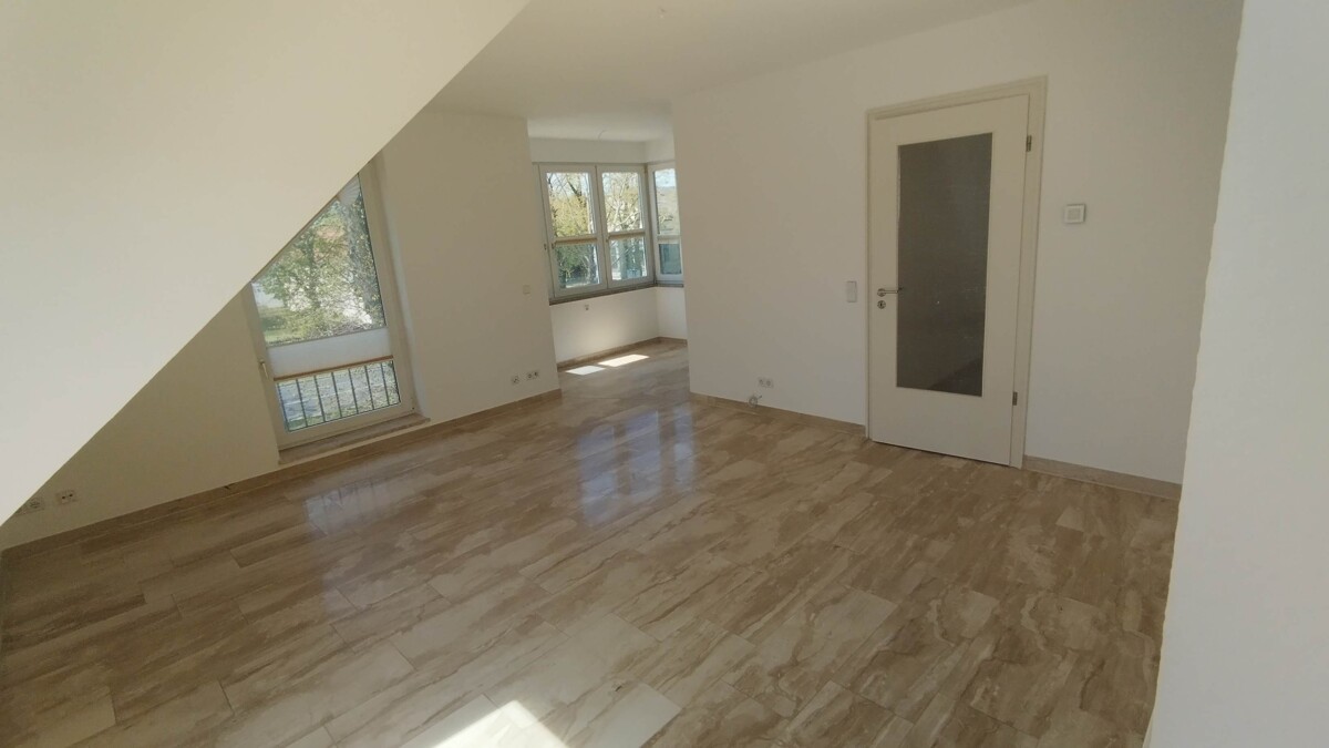 PROVISIONSFREI | Einziehen und Wohlfühlen – 3-Zimmer-Dachgeschosswohnung mit Balkon