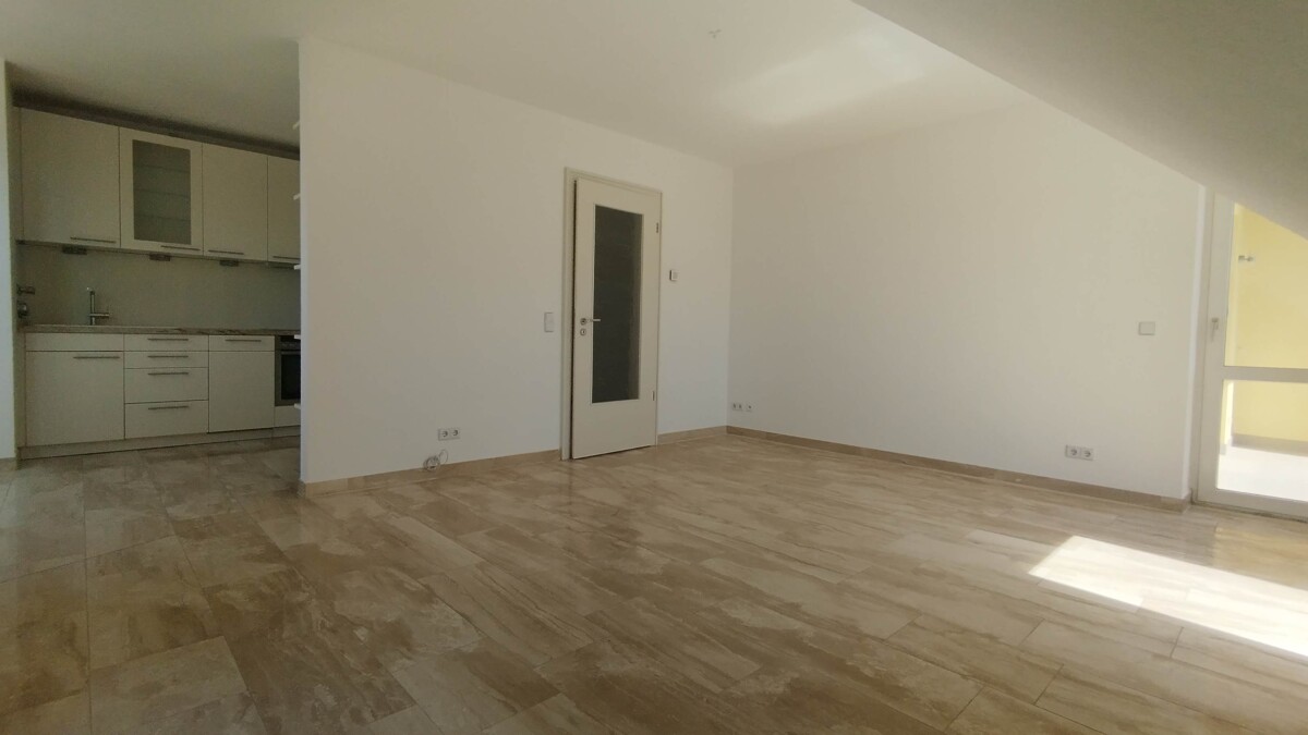 PROVISIONSFREI | Einziehen und Wohlfühlen – 3-Zimmer-Dachgeschosswohnung mit Balkon