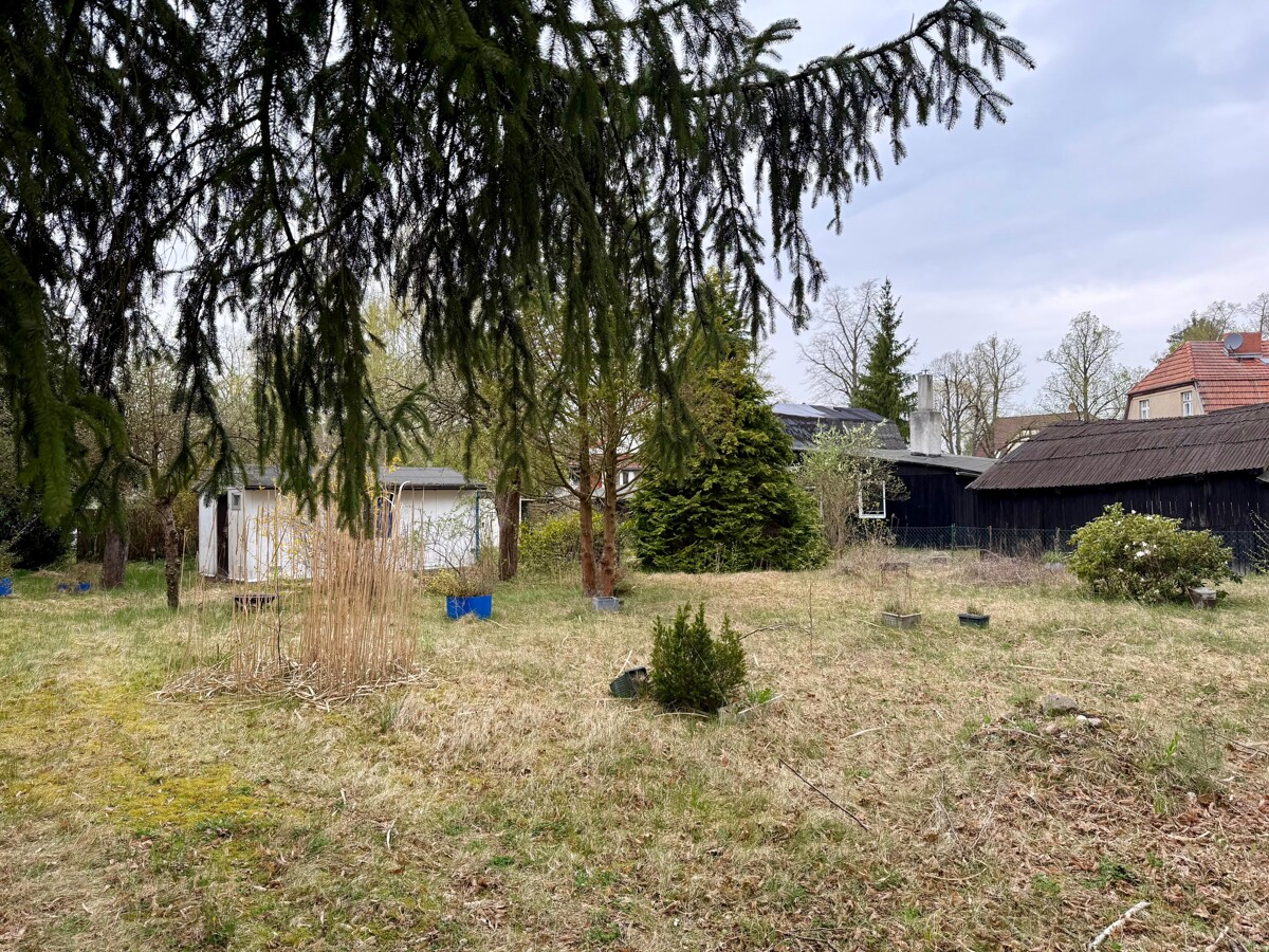 ABSTANDSFLÄCHE GESPART: Besonderes Grundstück für ein großes Zwei-Etagen-Haus in Schönow