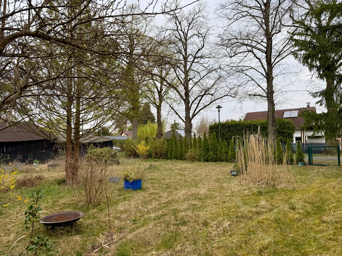 ABSTANDSFLÄCHE GESPART: Besonderes Grundstück für ein großes Zwei-Etagen-Haus in Schönow
