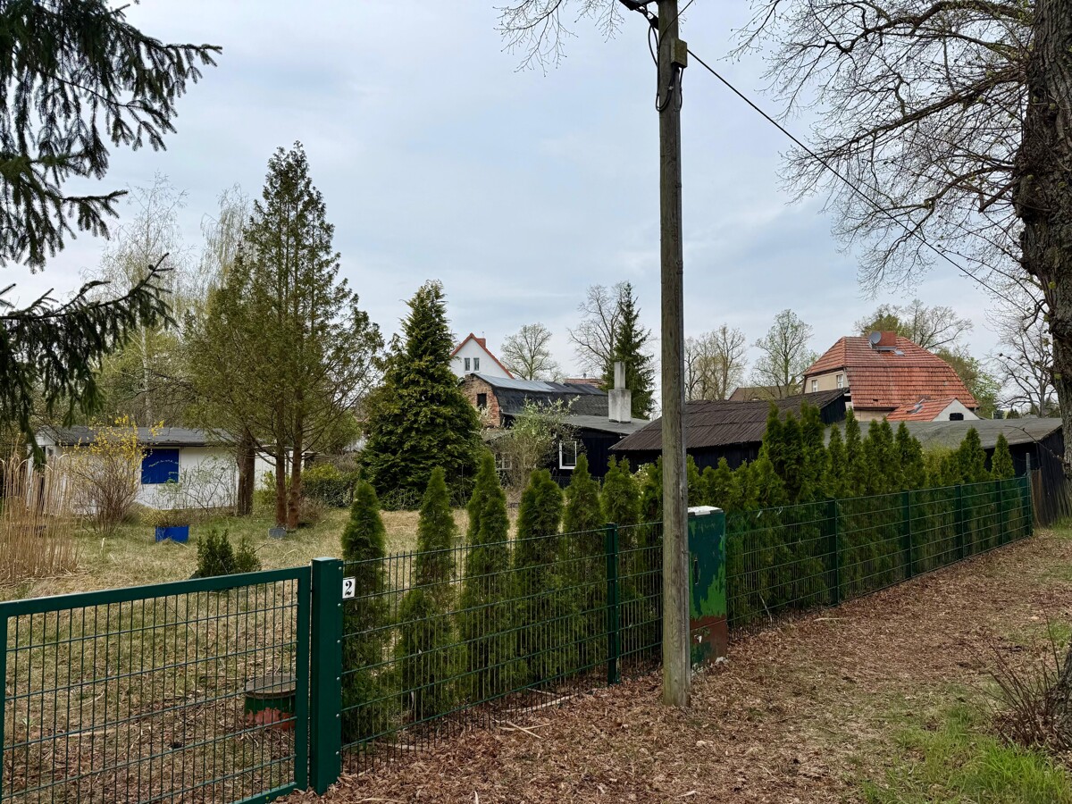 ABSTANDSFLÄCHE GESPART: Besonderes Grundstück für ein großes Zwei-Etagen-Haus in Schönow