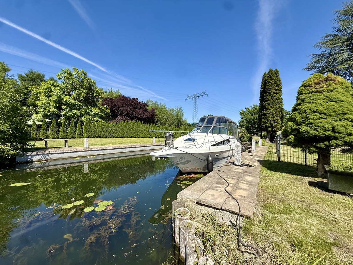 WASSERGRUNDSTÜCK – Wohnbaugrundstück inkl. Baugenehmigung für einen Bungalow