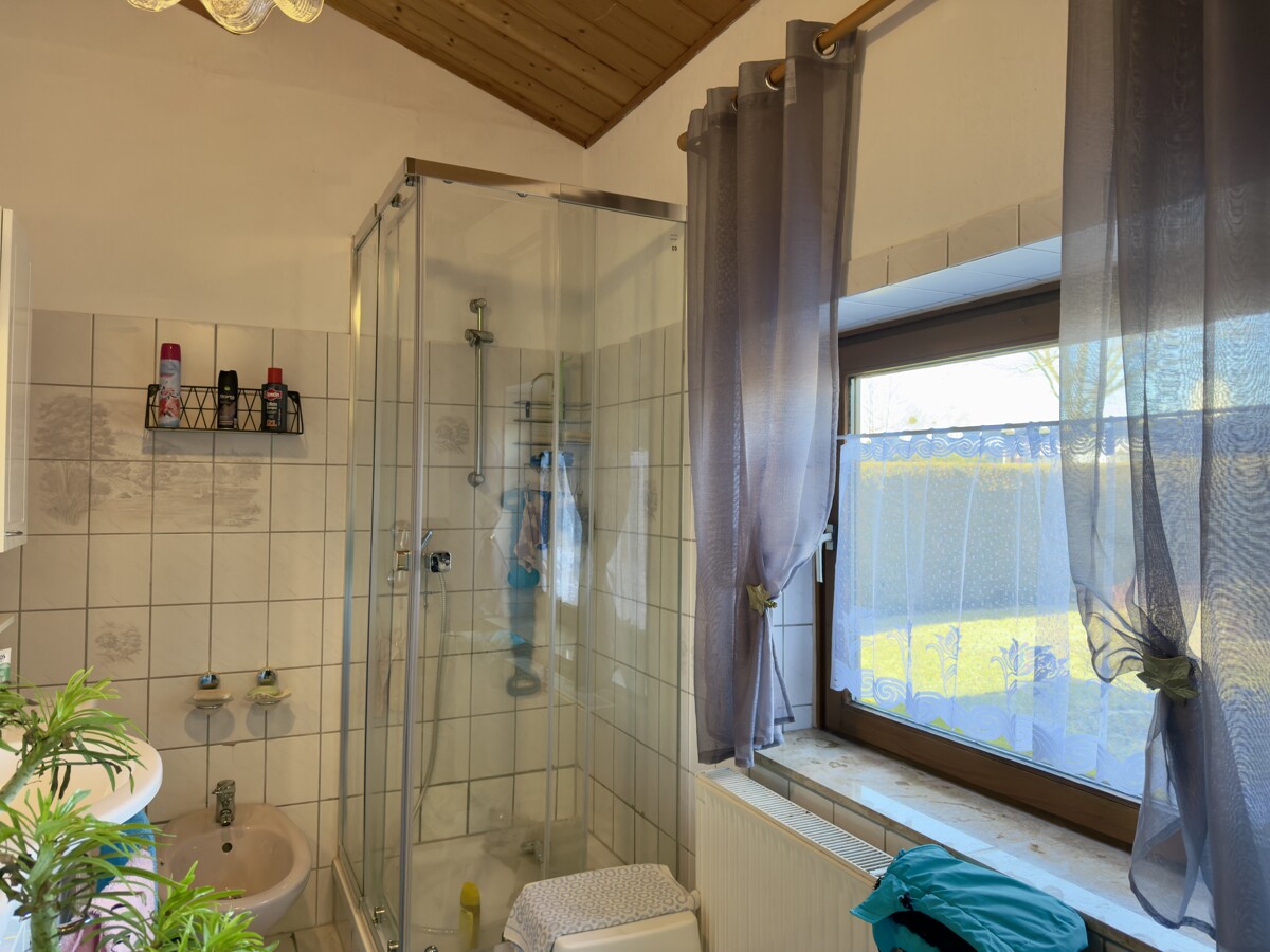 PROVISIONSFREI | Wohnen auf einer Ebene – Charmantes Blockbohlenhaus mit großem Grundstück