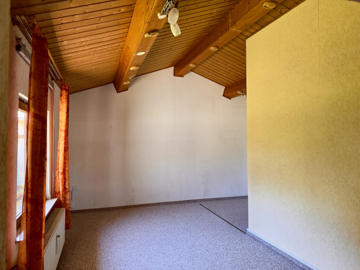 PROVISIONSFREI | Wohnen auf einer Ebene – Charmantes Blockbohlenhaus mit großem Grundstück