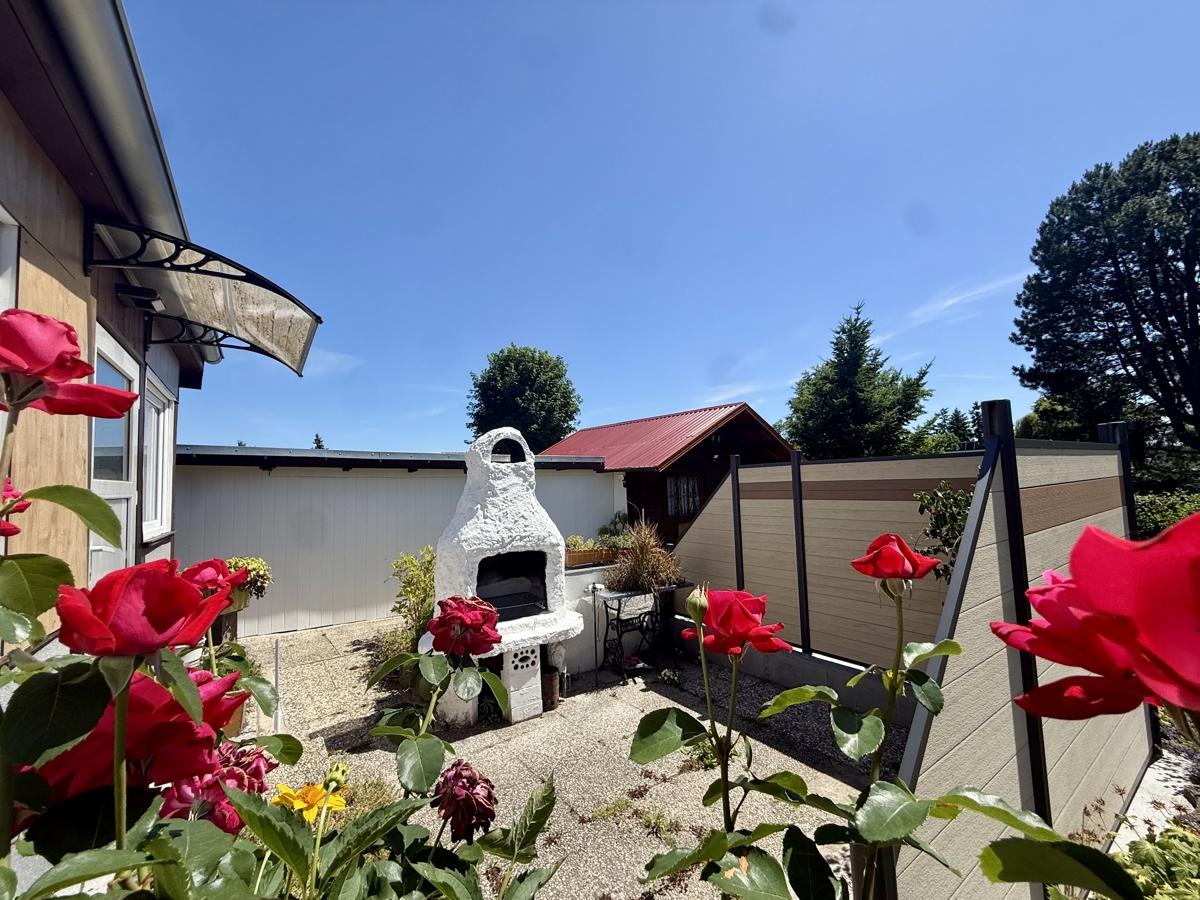 PROVISIONSFREI | Wohnen auf einer Ebene – Charmantes Blockbohlenhaus mit großem Grundstück