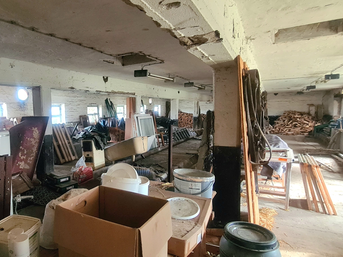 Wo Pferde zu Hause sind – Historisches Gut mit ca. 9.000 m² Grundstück mit 260 m² Gutshaus