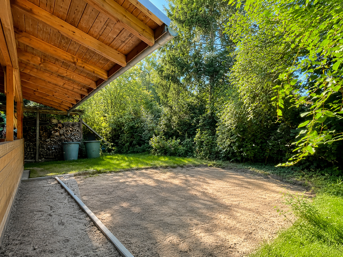 Modernisiertes Einfamilienhaus mit viel Nutzfläche, Garten und Autowerkstattpotenzial