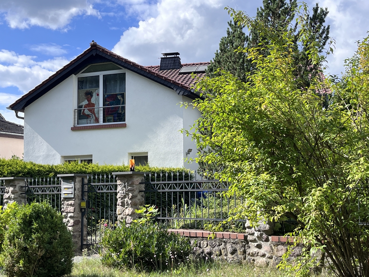 VIEL PLATZ FÜR DIE GANZE FAMILIE – Großzügige Stadtvilla auf über 3.000 m² | PROVISIONSFREI