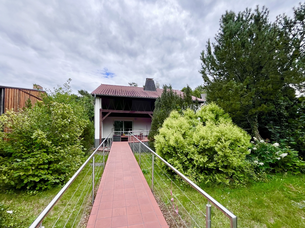 VIEL PLATZ FÜR DIE GANZE FAMILIE – Großzügige Stadtvilla auf über 3.000 m² | PROVISIONSFREI