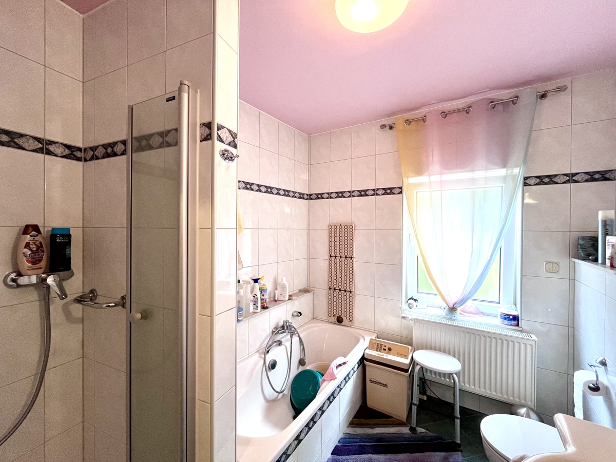 VIEL PLATZ FÜR DIE GANZE FAMILIE – Großzügige Stadtvilla auf über 3.000 m² | PROVISIONSFREI
