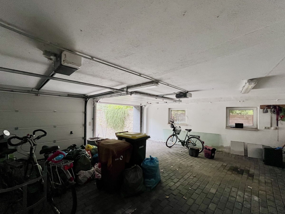 VIEL PLATZ FÜR DIE GANZE FAMILIE – Großzügige Stadtvilla auf über 3.000 m² | PROVISIONSFREI