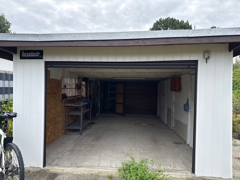 RESERVIERT | Provisionsfreies Blockbohlenhaus mit Garage auf über 1.000qm im Blumenhag