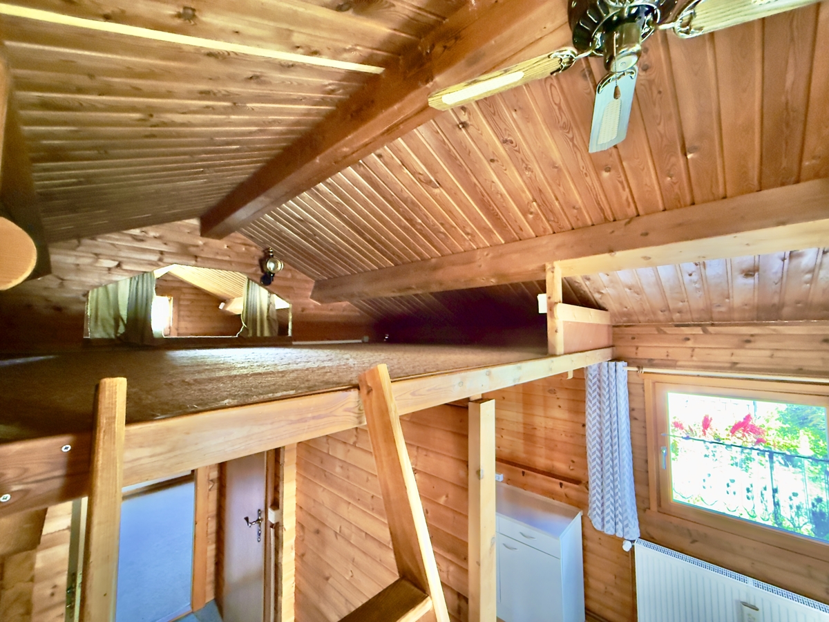 RESERVIERT | Provisionsfreies Blockbohlenhaus mit Garage auf über 1.000qm im Blumenhag