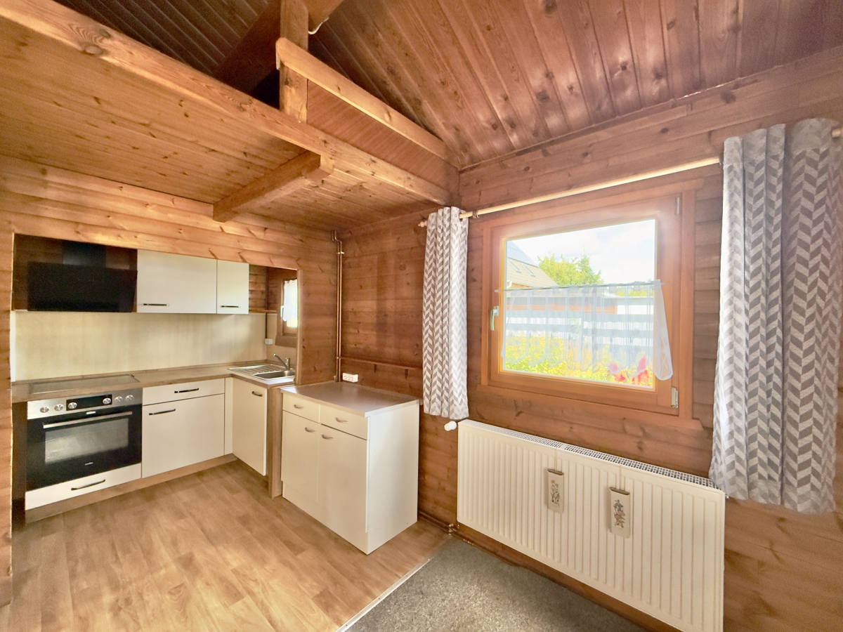 RESERVIERT | Provisionsfreies Blockbohlenhaus mit Garage auf über 1.000qm im Blumenhag