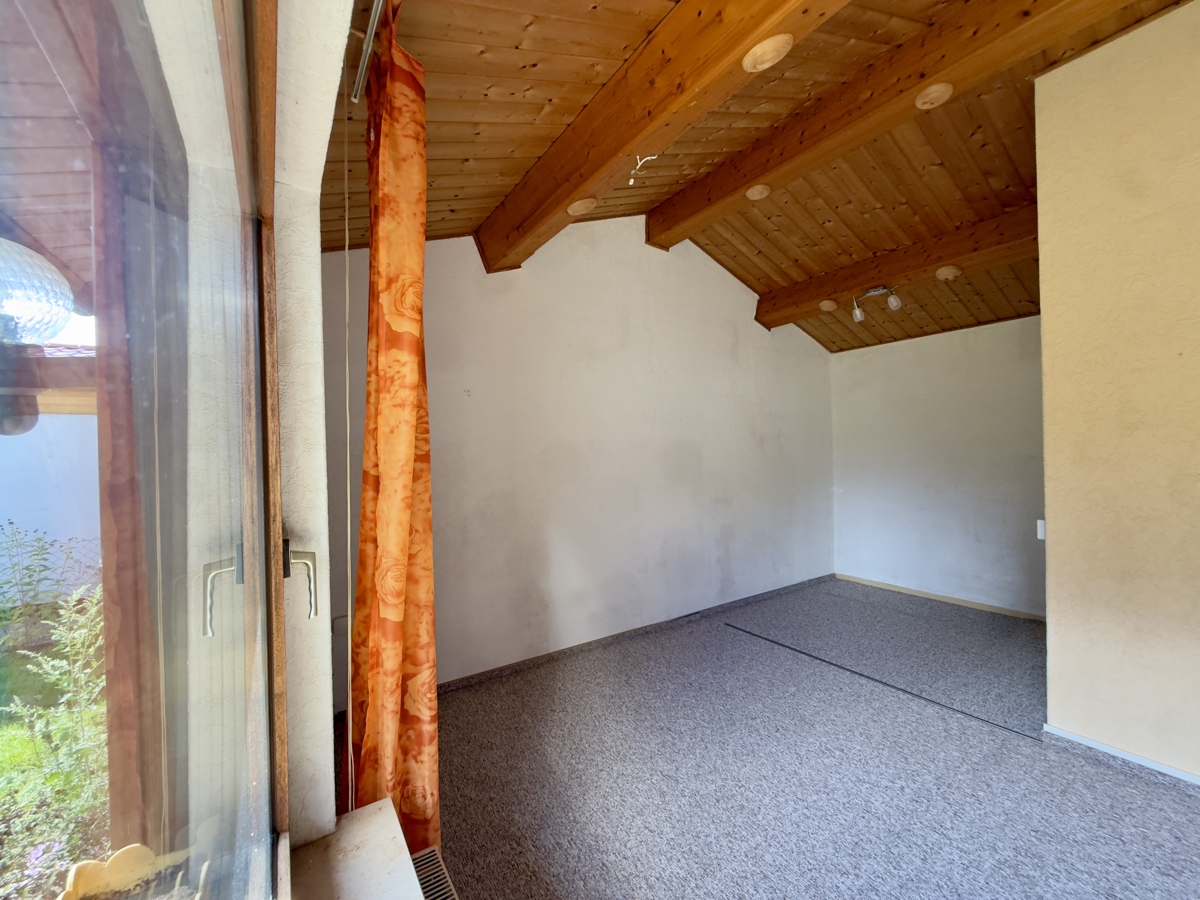 RESERVIERT | Provisionsfreies Blockbohlenhaus mit Garage auf über 1.000qm im Blumenhag
