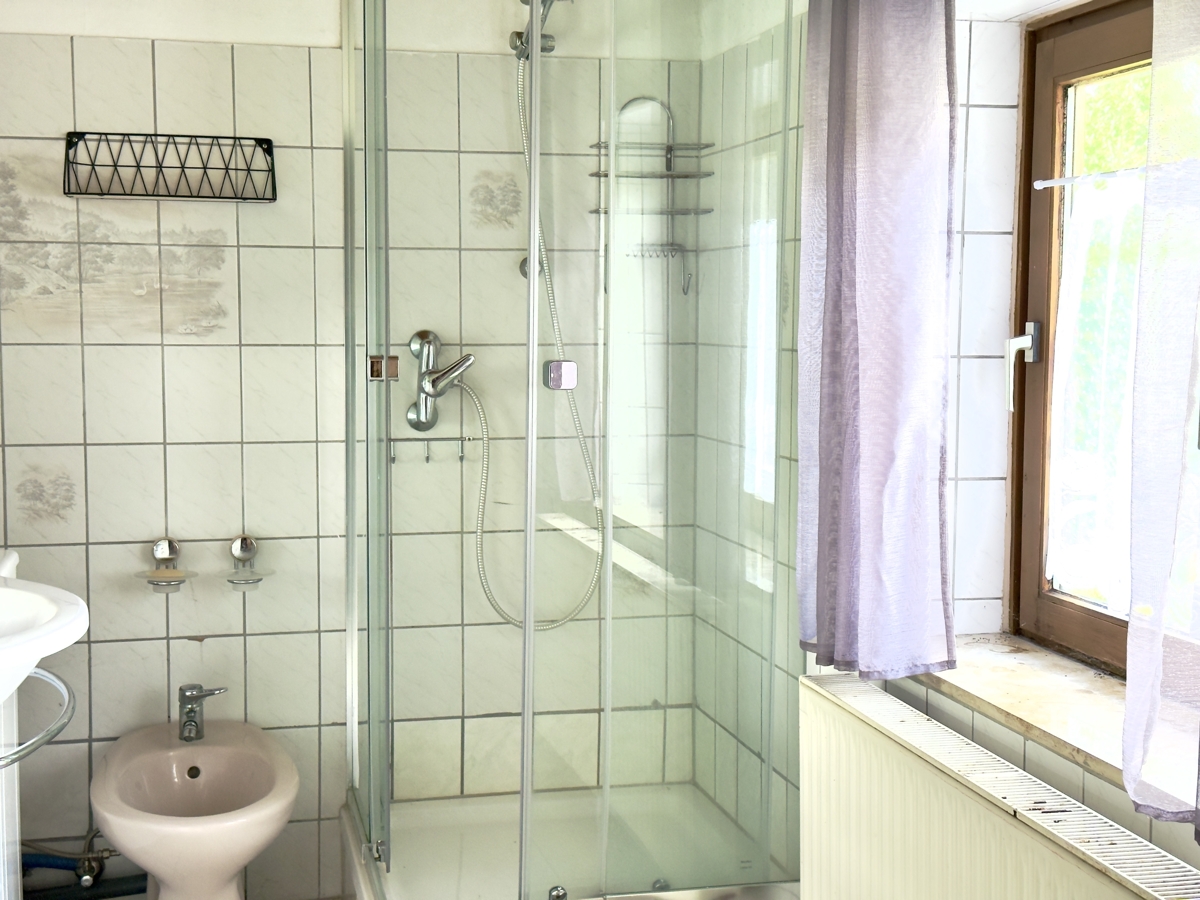 RESERVIERT | Provisionsfreies Blockbohlenhaus mit Garage auf über 1.000qm im Blumenhag
