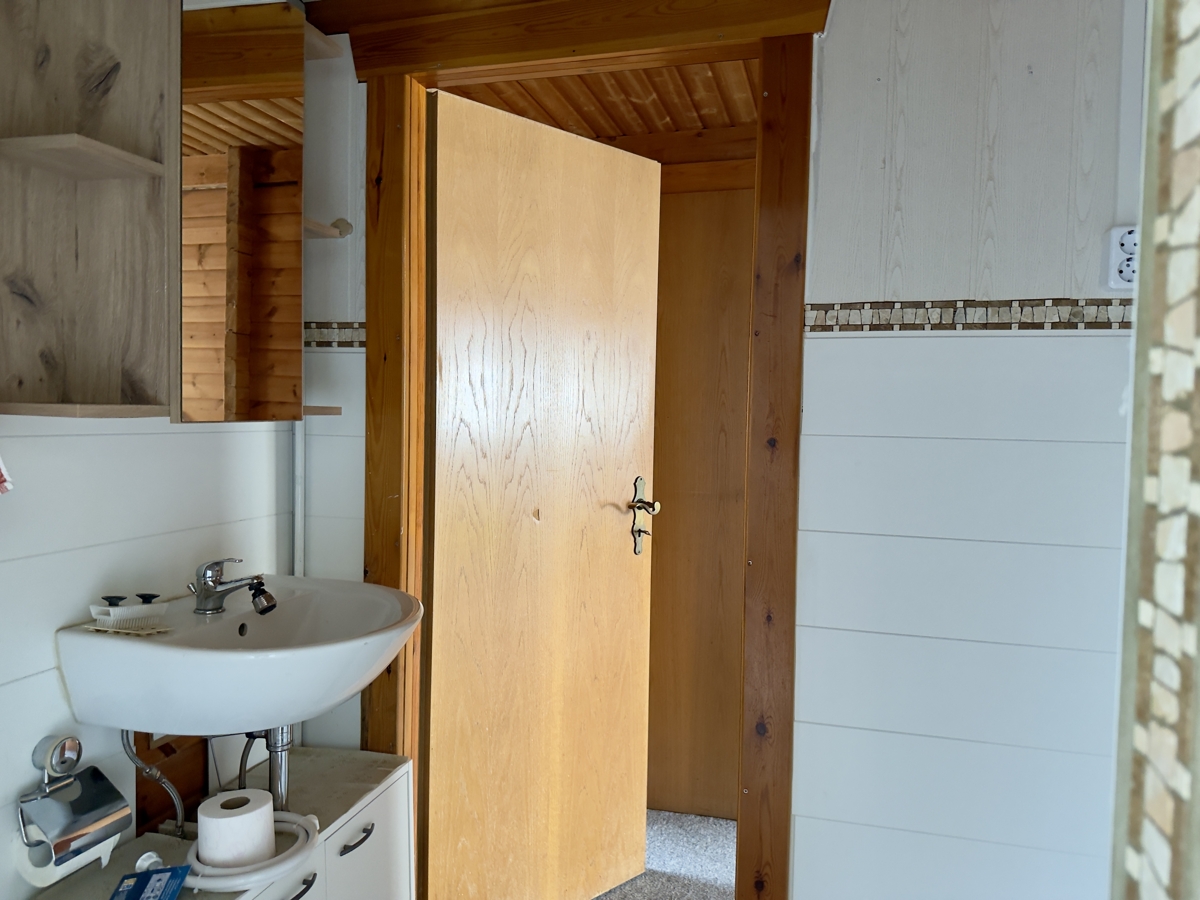 RESERVIERT | Provisionsfreies Blockbohlenhaus mit Garage auf über 1.000qm im Blumenhag