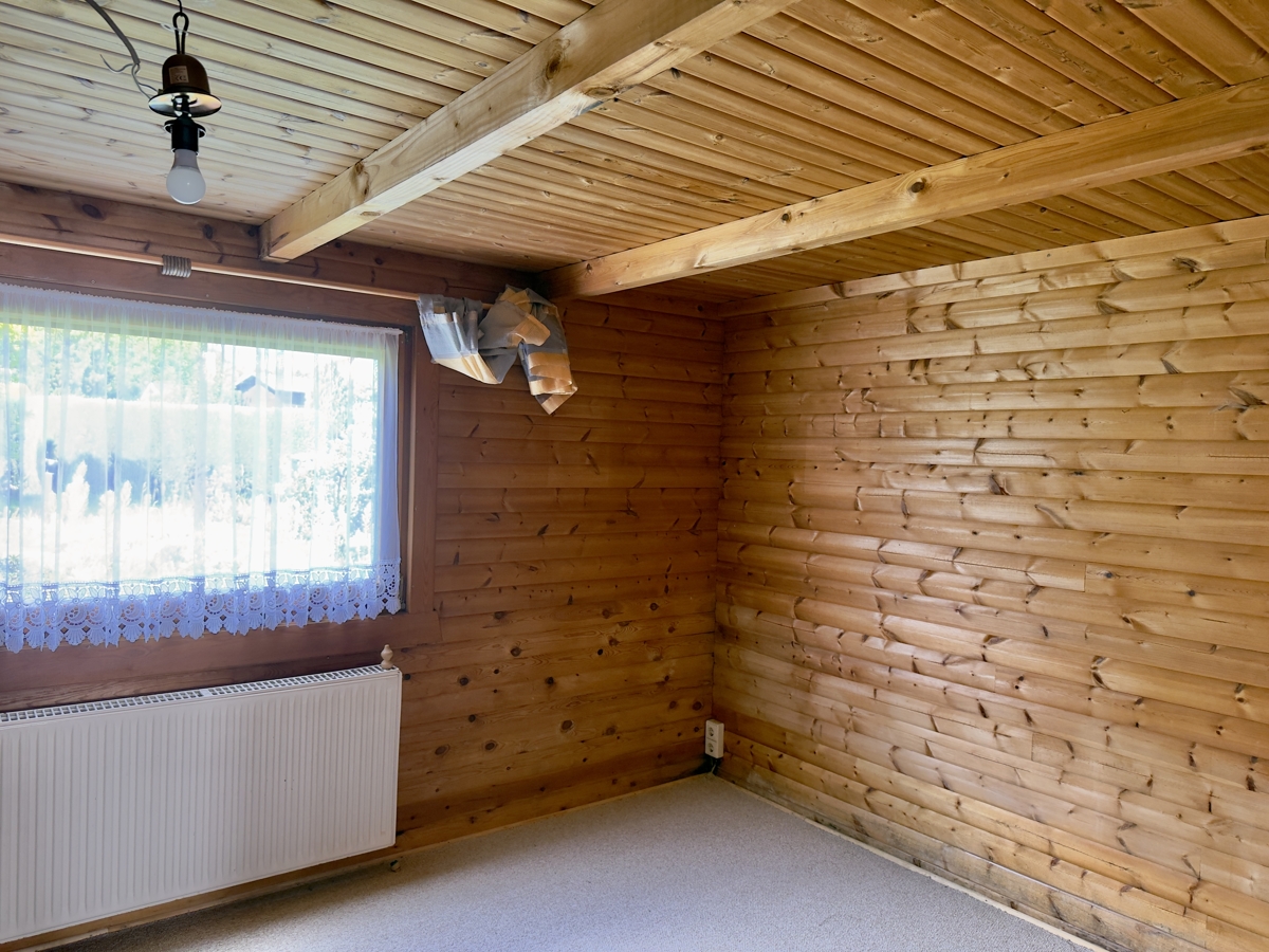 RESERVIERT | Provisionsfreies Blockbohlenhaus mit Garage auf über 1.000qm im Blumenhag