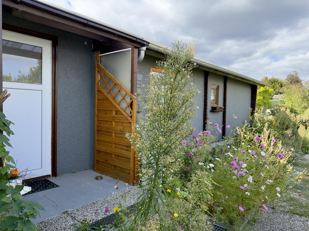 RESERVIERT | Provisionsfreies Blockbohlenhaus mit Garage auf über 1.000qm im Blumenhag