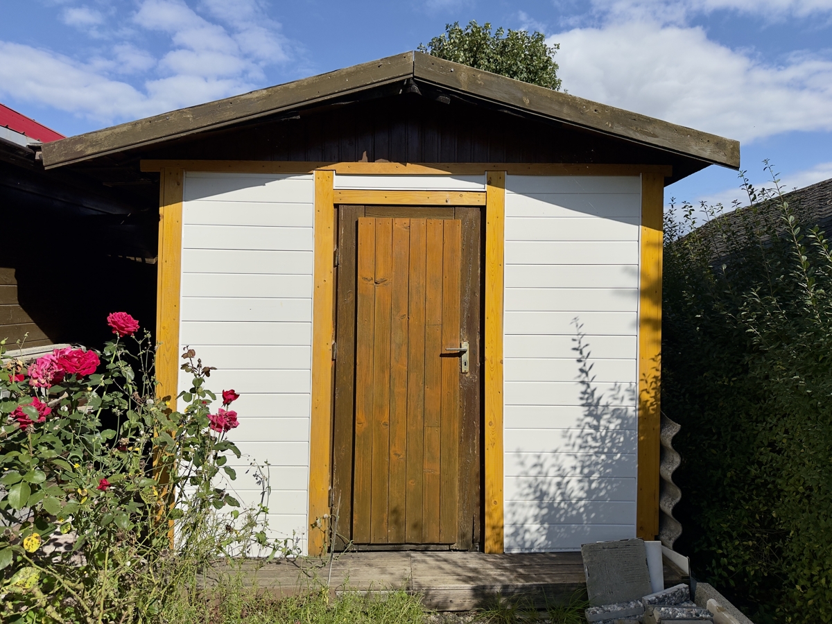 RESERVIERT | Provisionsfreies Blockbohlenhaus mit Garage auf über 1.000qm im Blumenhag