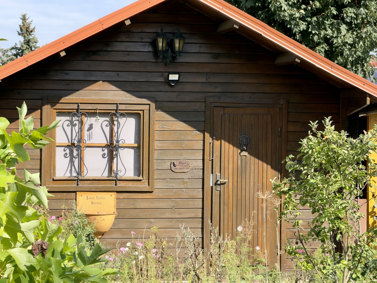 RESERVIERT | Provisionsfreies Blockbohlenhaus mit Garage auf über 1.000qm im Blumenhag
