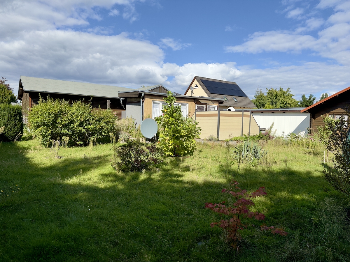 RESERVIERT | Provisionsfreies Blockbohlenhaus mit Garage auf über 1.000qm im Blumenhag