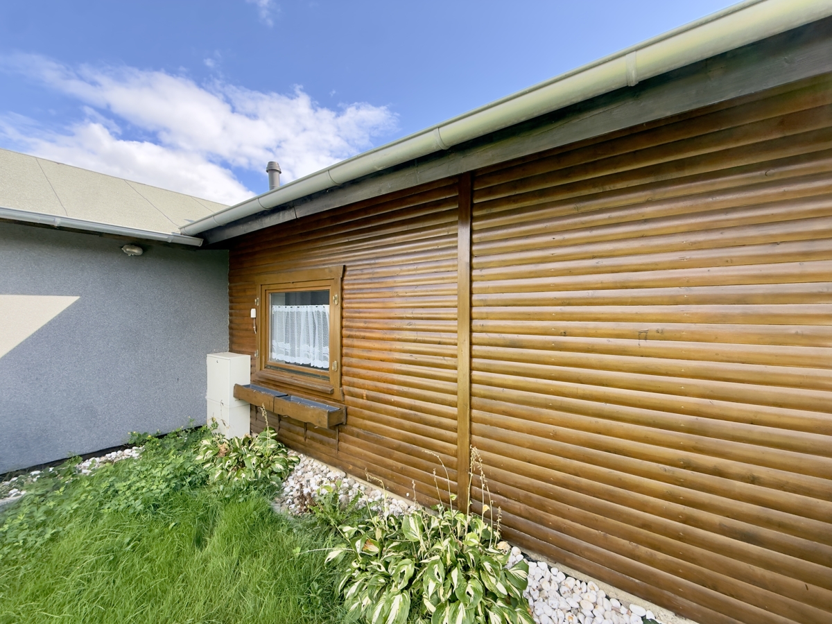 RESERVIERT | Provisionsfreies Blockbohlenhaus mit Garage auf über 1.000qm im Blumenhag