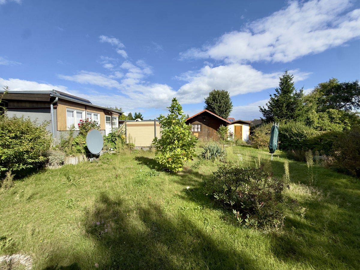 RESERVIERT | Provisionsfreies Blockbohlenhaus mit Garage auf über 1.000qm im Blumenhag