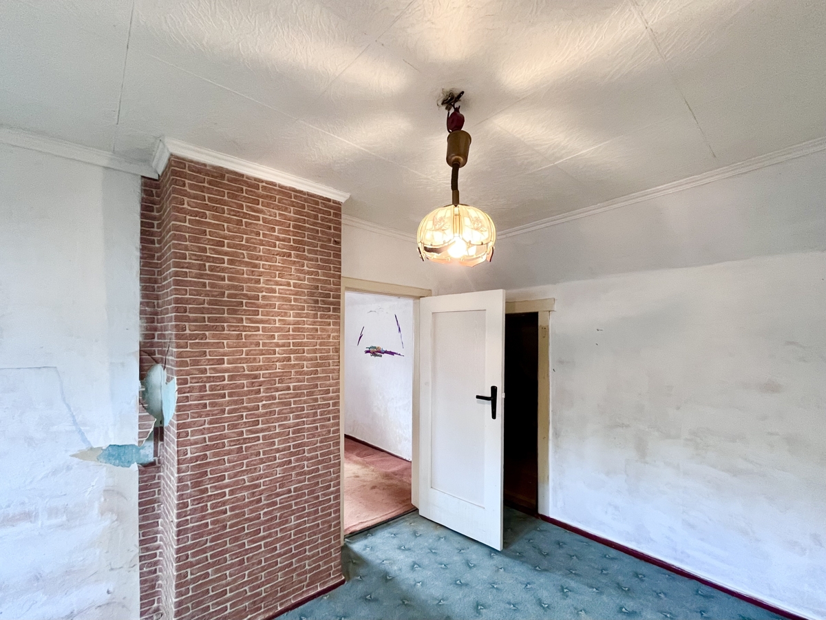 PROVISIONSFREI|Einfamilienhaus zur Vollsanierung + Ausbaureserve + Scheune + 2.250 m² Grundstück