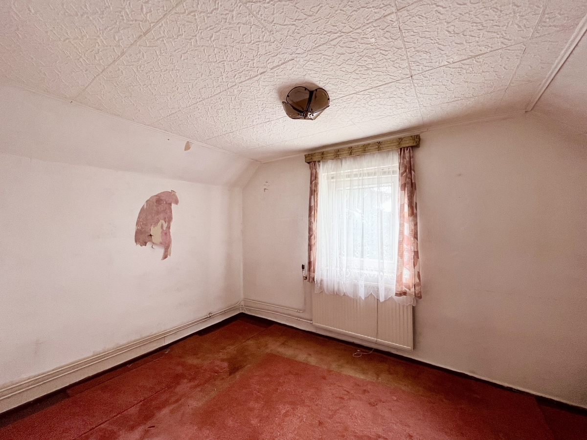 PROVISIONSFREI|Einfamilienhaus zur Vollsanierung + Ausbaureserve + Scheune + 2.250 m² Grundstück