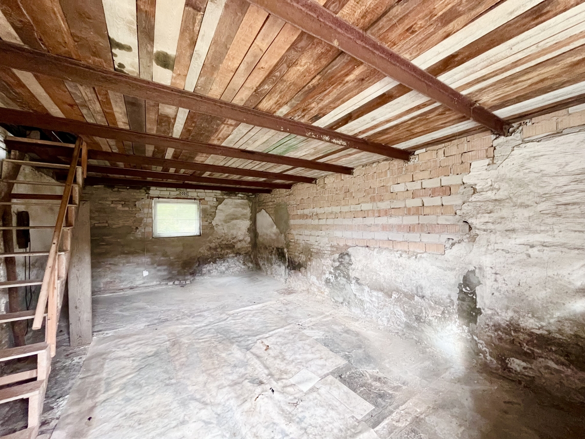 PROVISIONSFREI|Einfamilienhaus zur Vollsanierung + Ausbaureserve + Scheune + 2.250 m² Grundstück