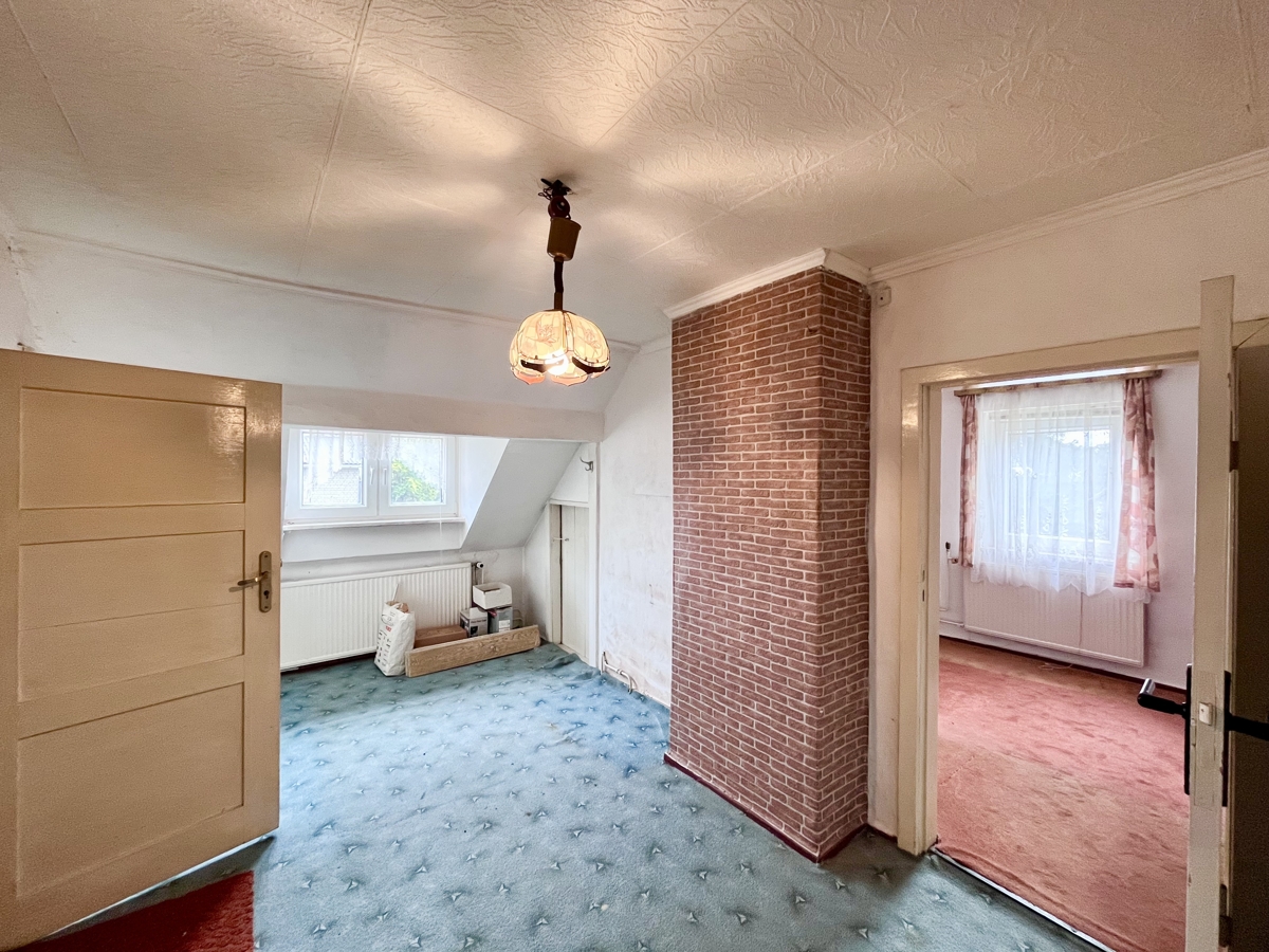PROVISIONSFREI|Einfamilienhaus zur Vollsanierung + Ausbaureserve + Scheune + 2.250 m² Grundstück