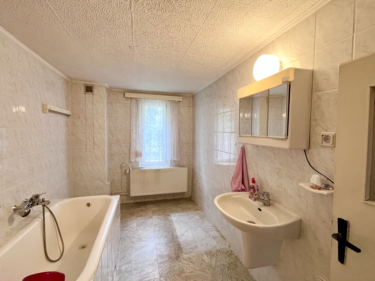 PROVISIONSFREI|Einfamilienhaus zur Vollsanierung + Ausbaureserve + Scheune + 2.250 m² Grundstück