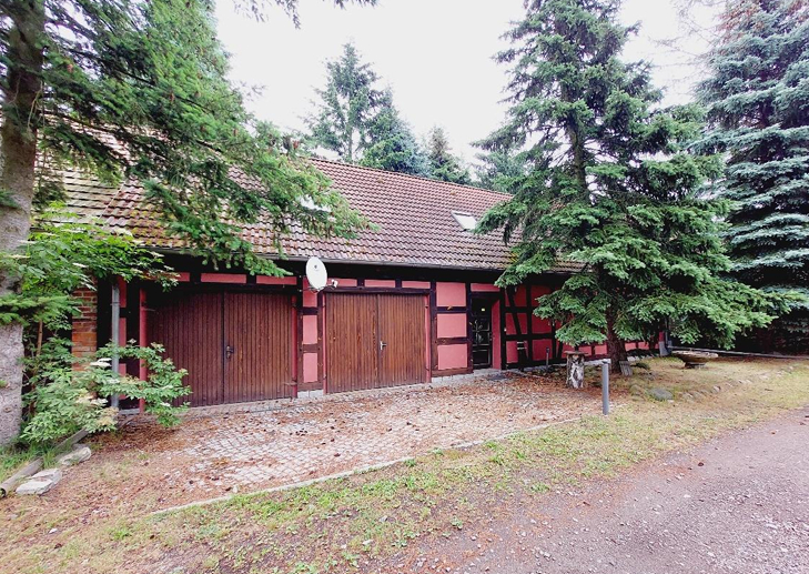 PROVISIONSFREI: Sofort bezugsfertiges Kettenhaus mit integrierter Doppelgarage in Lieberose.
