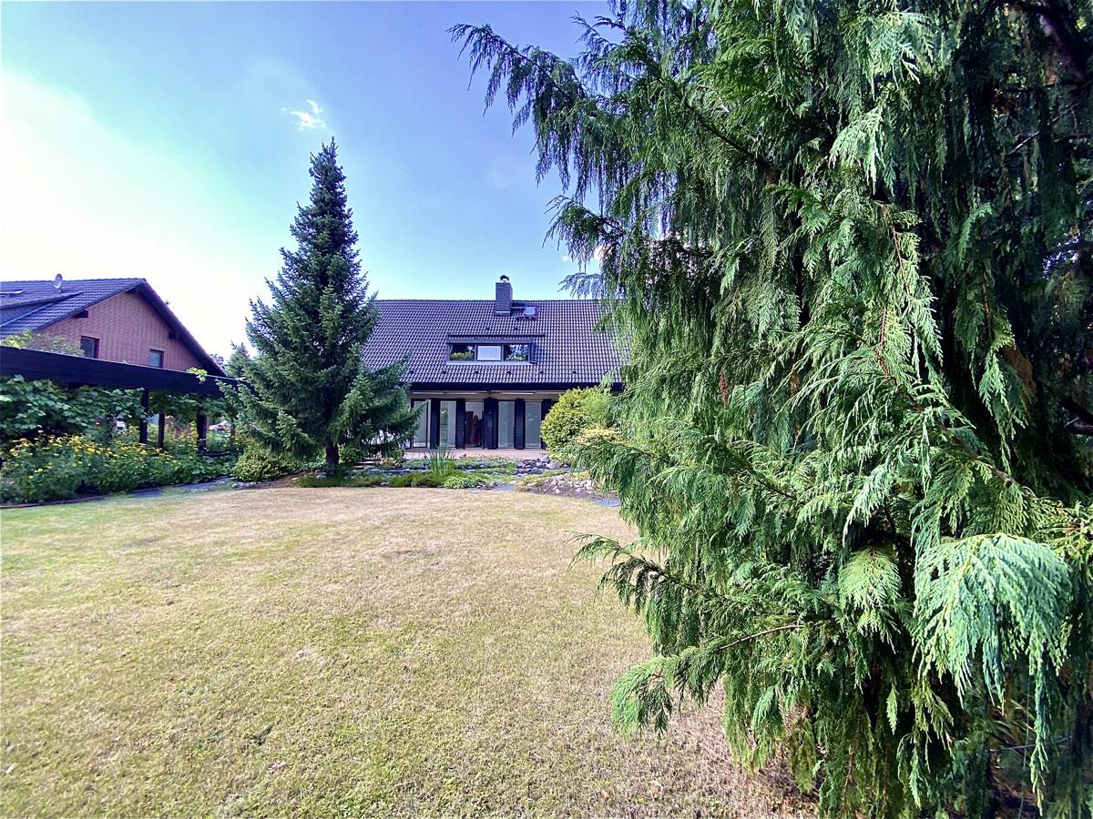 NEU | Zweifamilienhaus im Grünen