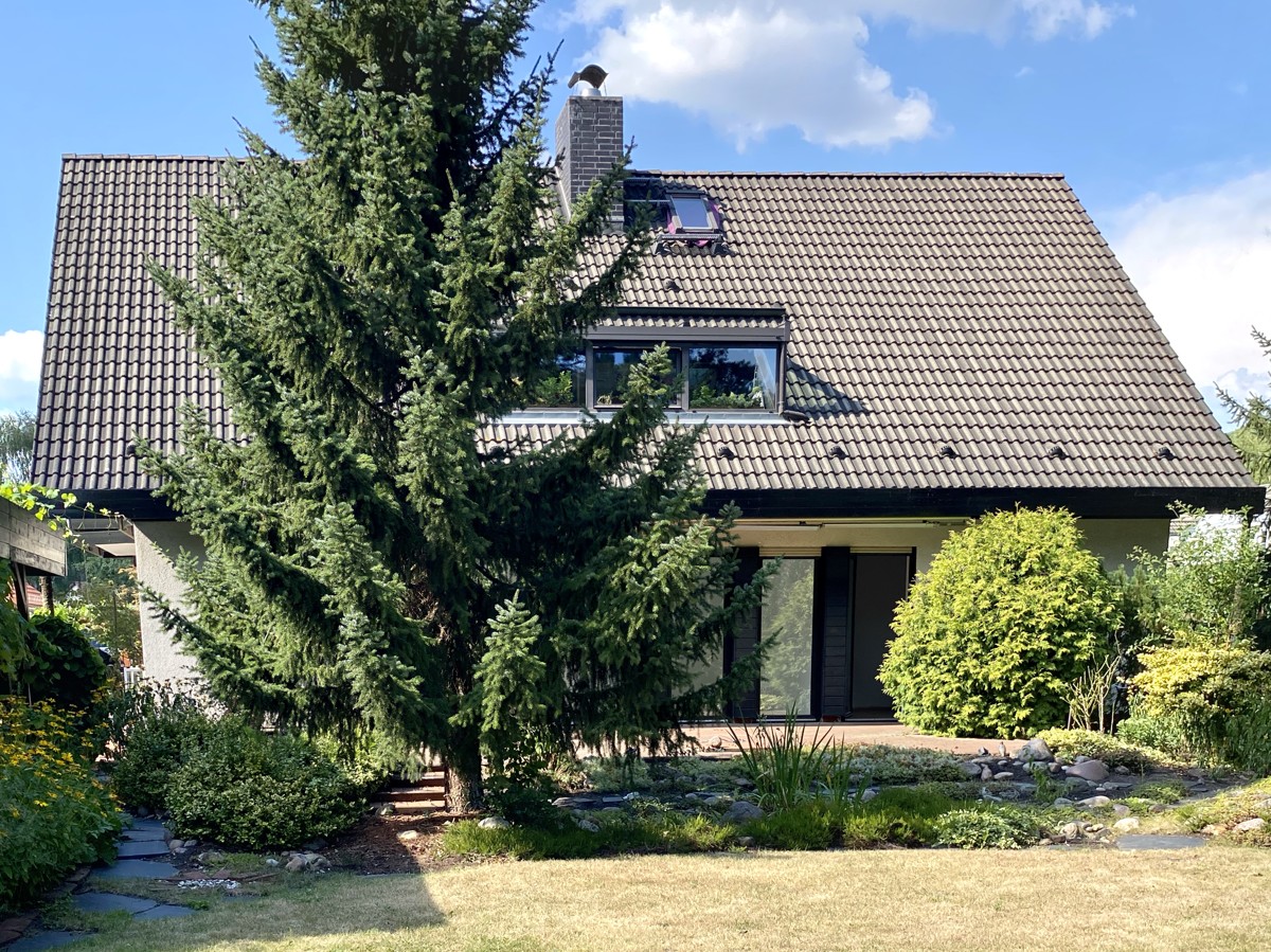NEU | Zweifamilienhaus im Grünen
