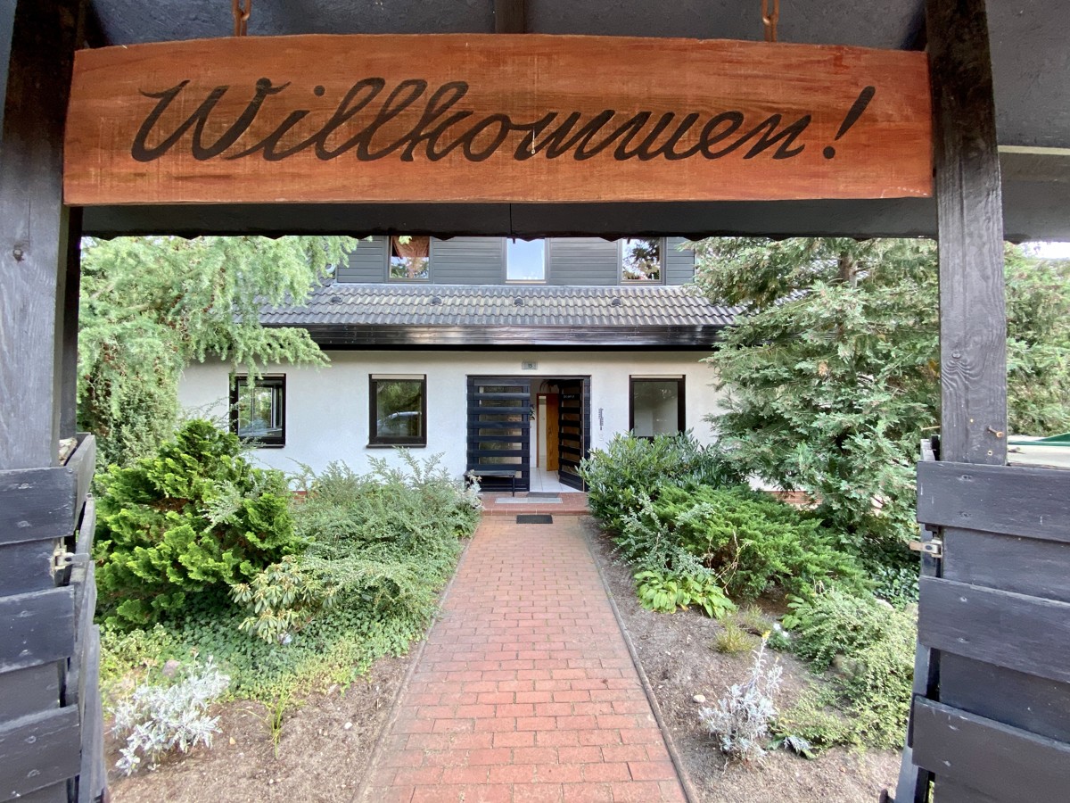 NEU | Zweifamilienhaus im Grünen