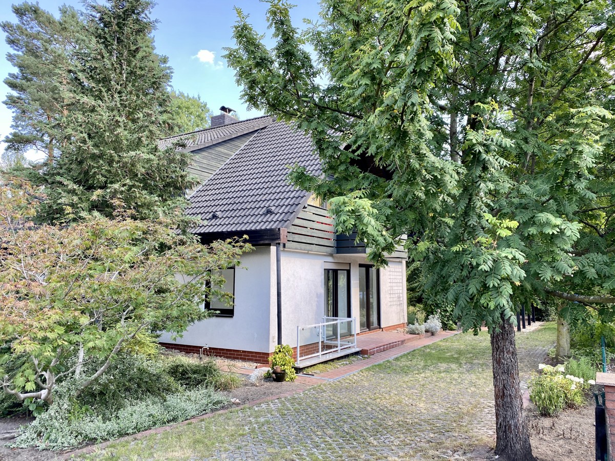 NEU | Zweifamilienhaus im Grünen