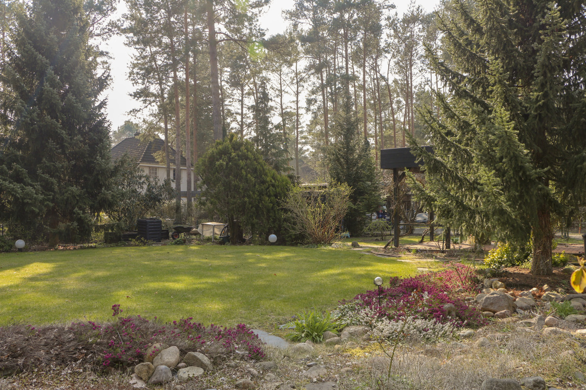 NEU | Zweifamilienhaus im Grünen