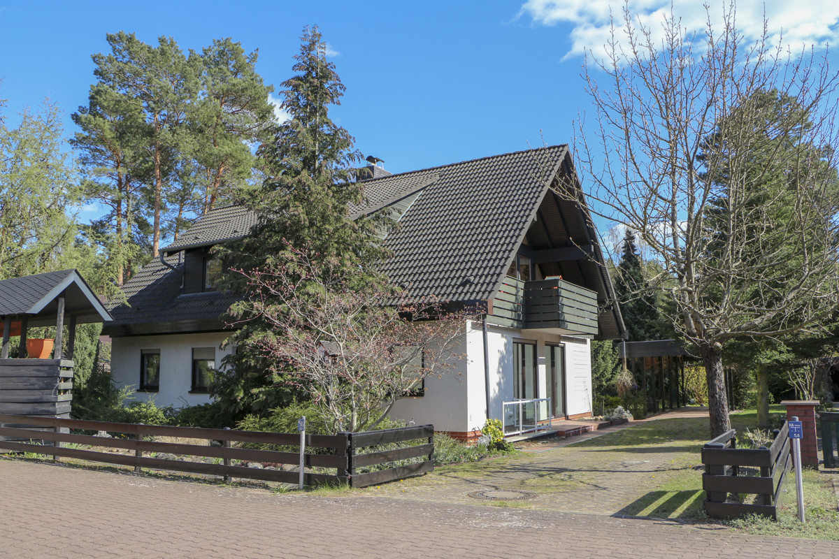 NEU | Zweifamilienhaus im Grünen